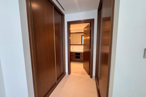 Apartment de 3 dormitorios en EMAAR Beachfront, UAE No. 90758 9