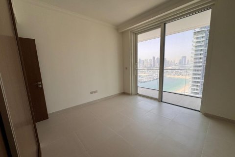 Apartment de 3 dormitorios en EMAAR Beachfront, UAE No. 90758 16
