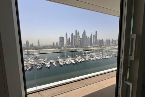 Apartment de 3 dormitorios en EMAAR Beachfront, UAE No. 90758 4