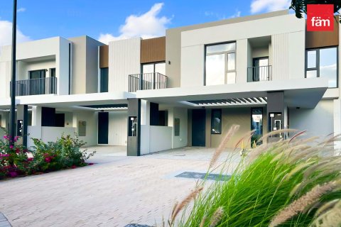 Villa de 4 dormitorios en Dubai, UAE No. 100293 1
