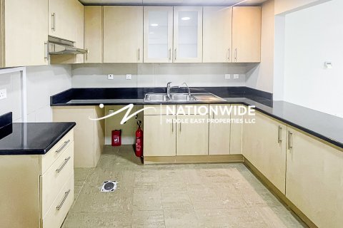 2 bedrooms Apartment in Abu Dhabi, UAE No. 105045 3
