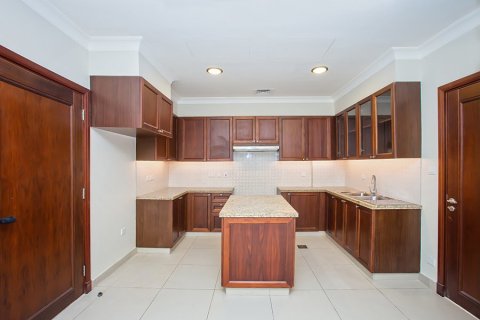 Villa de 4 dormitorios en Rasha, UAE No. 76378 8