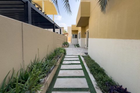 Вилла с 5 спальнями в Al Raha Gardens, ОАЭ №91105 10