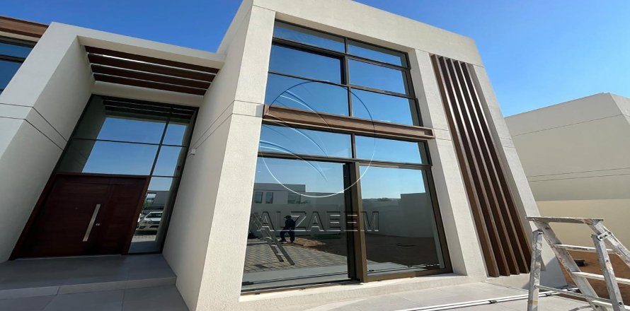 Villa de 3 chambres à Abu Dhabi, UAE No. 91115